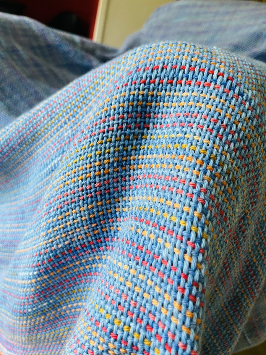 A commissioned large throw in hand-dyed Falkland Islands merino.

It’s a work-out to weave this size, but the results are worth the effort.

justwooltextiles.co.uk

#commisionedwork #handwoven #britishwool #colourfulhome #throwblanket