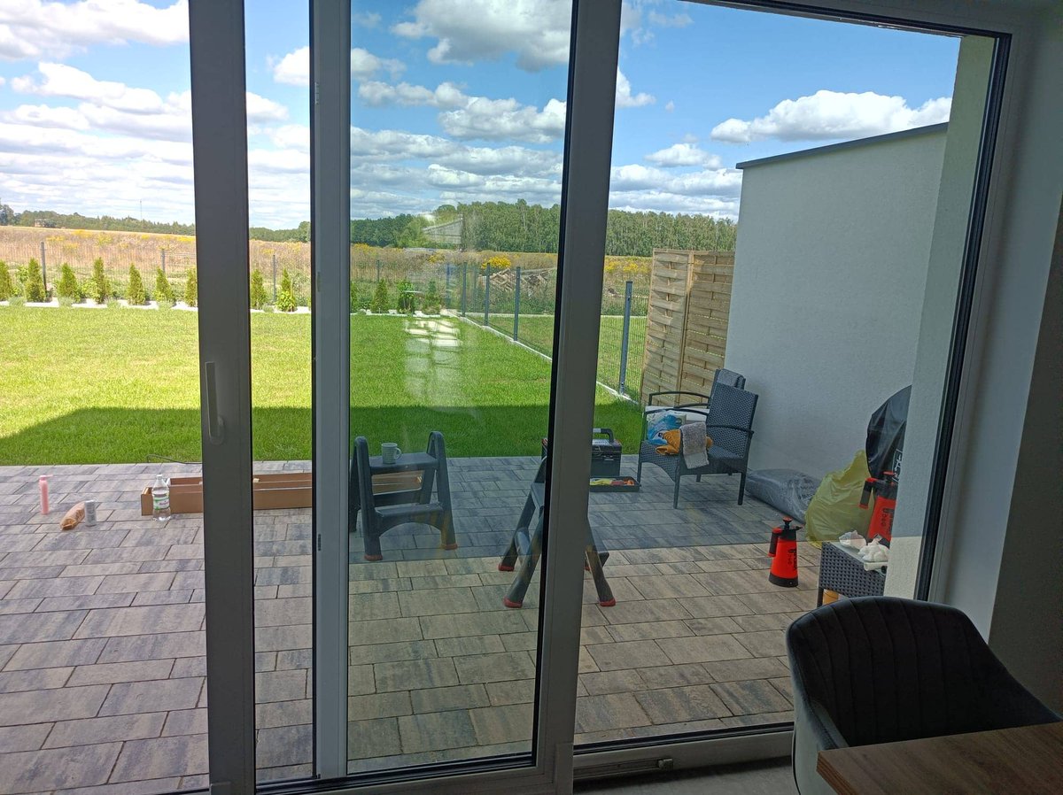 ArmolanPoland's tweet photo. Montaż na Folii Armolan M35 XT w pięknym podpoznańskim domu 😎
🇬🇧 Armolan M35 XT reflective Window Film installed in Poznan, Poland 😎
#tinting #glazing #summer2022 https://t.co/pJ63zuRsLY