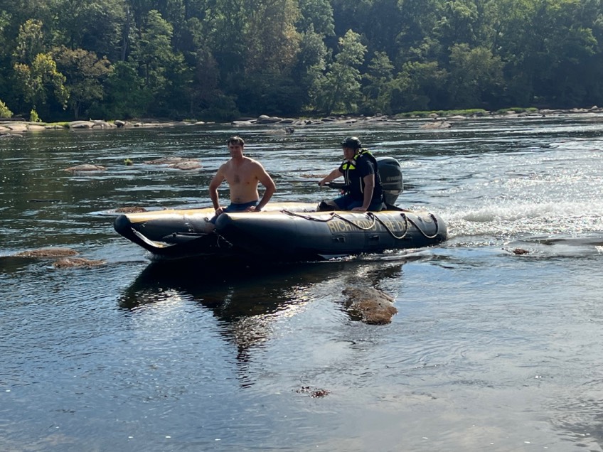 KassidyBHammond's tweet photo. The search continues today for a man who went missing after attempting to cross the James River in Richmond Sunday evening. 
The search has been reclassified by @RFDVA from a rescue mission to a recovery operation. 
Photos by @8NEWS Photog @AmirMassenburg https://t.co/2bAZWXEmj2