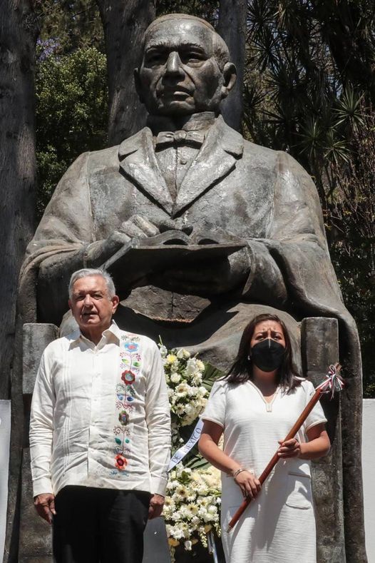 Lomi_ndoso's tweet photo. DÍA INTERNACIONAL DE LAS MUJERES INDÍGENA
Se reconocen 2 situaciones: 1a. falleció Bartolina Sisa, mujer Aimara, luchadora contra la invasión a su país Bolivia; 2° la participación de #MujeresComunitarias que desempeñan cargos gratuitos en los cabildos, con gran responsabilidad. https://t.co/Ipx48QwpRP