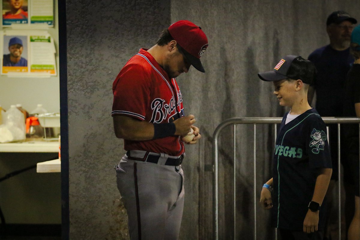 'Can I get your autograph?' Just another day at work for WashU's former shortstop. On the sports special issue back page or online: studlife.com/sports/2022/07…