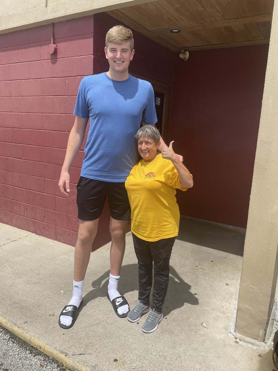 Queenpce's tweet photo. To show students to compare shorter and taller #PCEFIESTA @plumcreekelem https://t.co/7VKXzz910N