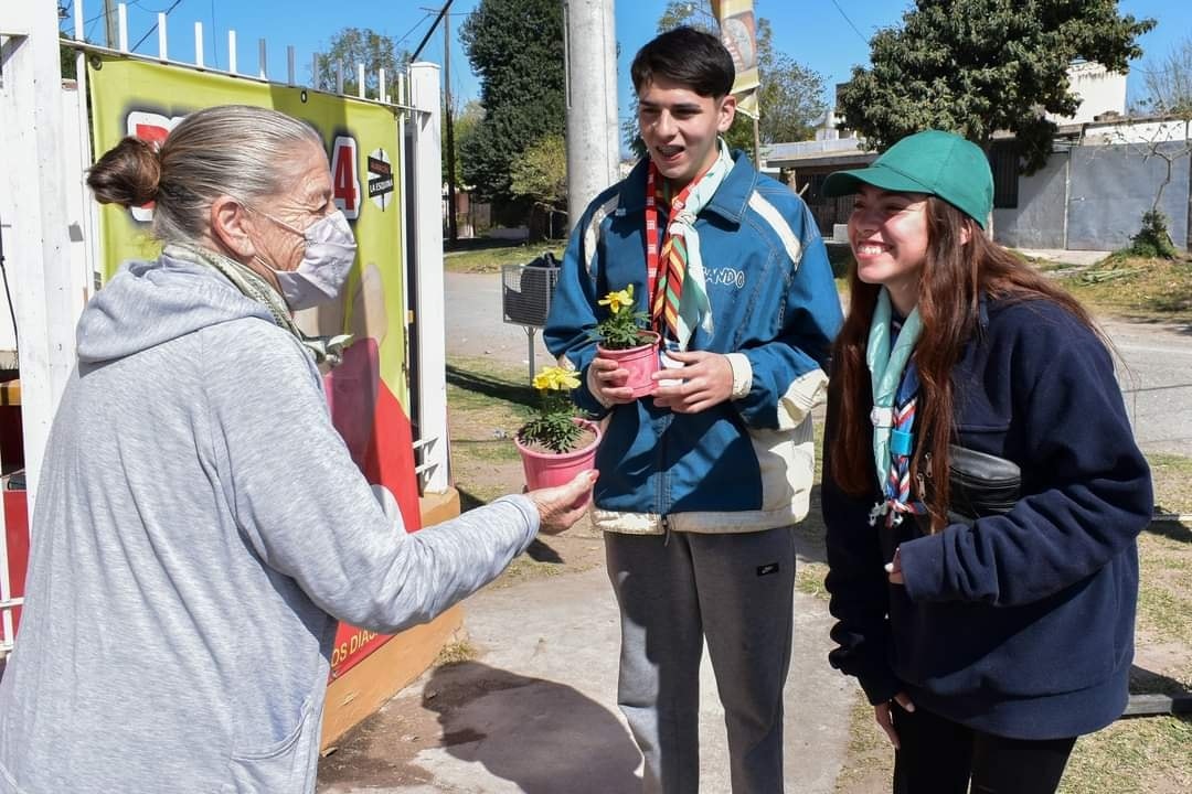 ScoutsArgentina's tweet photo. Día del Scout y de la Buena Acción 🙌⚜️

Como todos los años, septiembre es un mes especial para todos los y las scouts, ya que celebramos este estilo de vida que compartimos aquellas personas que con pequeñas acciones construimos un mundo mejor. 🫶 https://t.co/cpKERGcmda