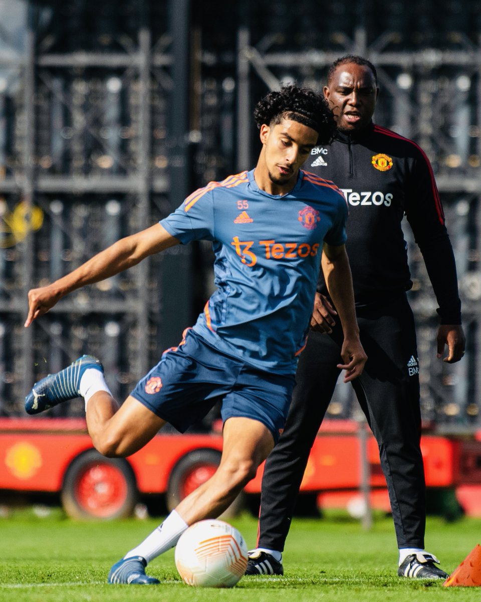 ManUtd's tweet photo. 🇦🇷 Young Reds 🇮🇶

#MUFC || #MUAcademy https://t.co/7EeIAELvOX