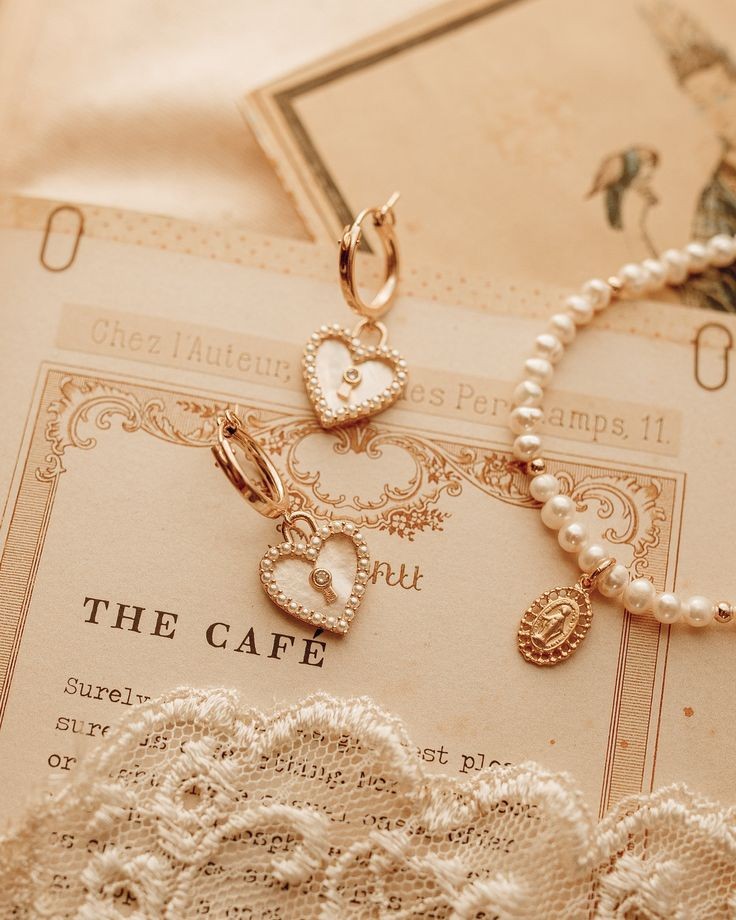 lestrixievixie's tweet image. hi! i'm trixie &amp;amp; i'm new to #studytwt #studytwtph 🤍

⚜️ basic info ⚜️
'03, she/her, libra, infj, 1st year college

↻ &amp;amp; ♡ to be mutuals!