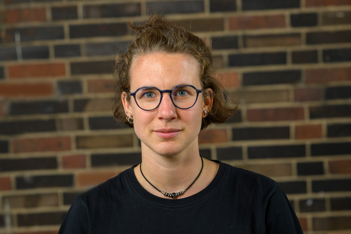 Ina (29, Doktorandin)
#HumansOfXR

Meine größte Angst ist, dass Menschen teilnahmslos und inaktiv dem Untergang unserer Zivilisation zuschauen.
Meine größte Hoffnung ist, dass die junge Generation eine nachhaltige Gemeinwohlökonomie aufbauen kann.
Aktiv bei Extinction Rebellion.