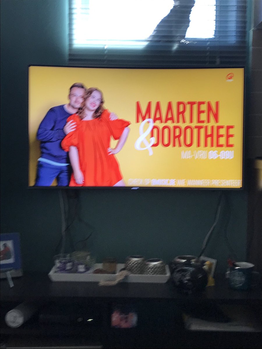 ⁦@Qmusic_BE⁩ kijkt naar de onder foto