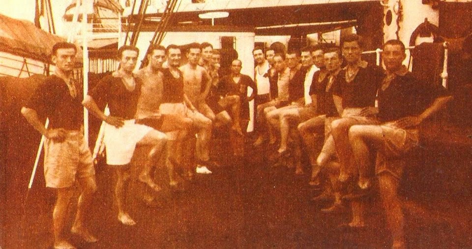KoloskovSerge's tweet photo. The Romanian delegation aboard the SS #ConteVerde on the way to the @1930WorldCup lived in 4-berth 2nd class cabins, occupied 5 cabins in totl. In the pic all 15 players is training. In the background, both coaches: short is Constantin Radulescu, next is Octave Lucide in white /1 https://t.co/8H64kGVkBD