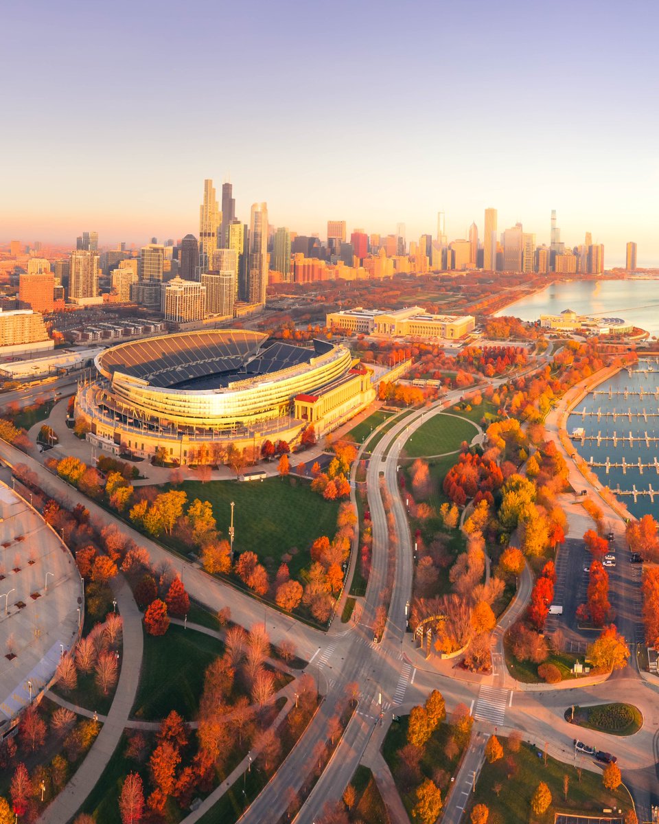 cakeyizumi's tweet photo. GM! Temperature is droppingโฆ definitely fall is approaching #chicago #chicagofall #photography https://t.co/XjRFI0rd8J