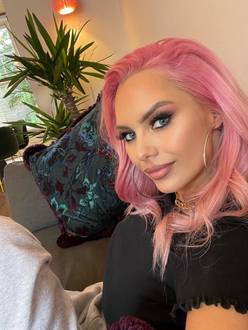 Sat waiting to go LIVE AT 5pm..!! Come join me..!!   https://t.co/DfPfZpTg9N  💘💘💘 https://t.co/Pi1VG<a href="/tag/imaceleb"class="tags"><span>#imaceleb</span></a>