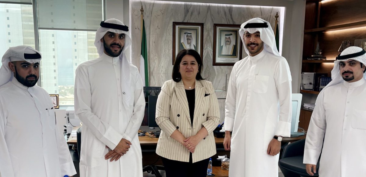 نشكر الوزيره الدكتوره رنا الفارس 
على التجاوب معنا و حرصها  
على تنفيذ مطالبنا 
و تنفيذ توصيات سمو رئيس مجلس الوزراء 
الشيخ احمد النواف الصباح ... 
شكراً الي الوزيره رنا الفارس 🌹🌹
<a href="/Rana_AlFares/">رنا عبدالله الفارس</a> 
#حقوق_مفتشين_البلديه_نظافه  #بلدية_الكويت