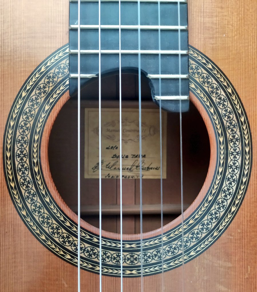 elenaortpin's tweet photo. El #círculo por el que la guitarra canta al detalle para la #36de52. Un trabajo admirable el de los guitarreros, en este caso de @GuitarrasContre.
#Proyecto52 @mongeleon https://t.co/qhPVkr3Ddy