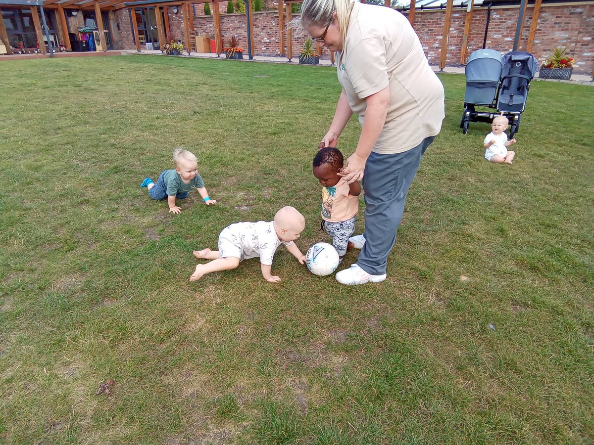 AshbridgeMaxy's tweet photo. Bluebells babies had lots of fun playing and exploring on the field. They loved to play ball as well as some risk taking, crawling and climbing over the rocks. #physicaldevelopment #seekingchallenges #takingrisks #outdoorfun #happybabies https://t.co/r1Gn3gyrLd