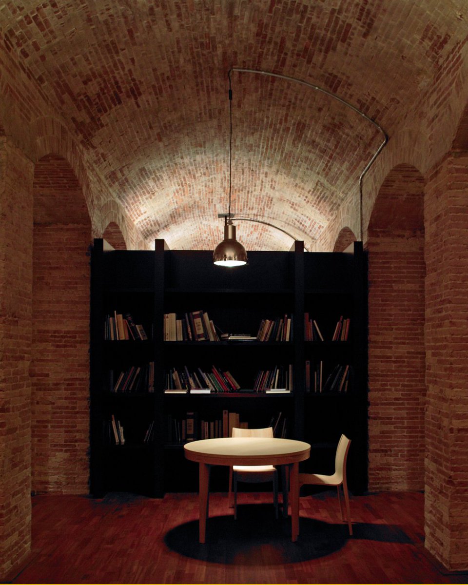 ValenciaDesignF's tweet photo. The @MusHistValencia, originally the city's first water reservoir, was "rediscovered" in the 1990s and restored by the architect Juan José Garrido to give life to one of the most beloved jewels of Valencian industrial architecture.

#WorldDesignSpotlight https://t.co/D69D0n0tHm