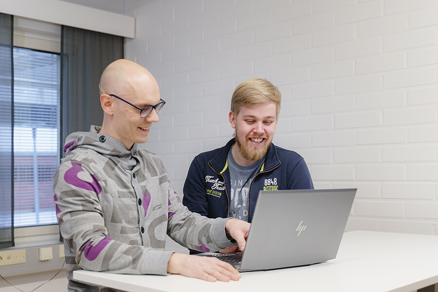 3D-mallinnuksesta kiinnostunut opiskelija! Haluamme tukea työnsaantimahdollisuuksiasi, joten tarjoamme syksyn 2 pv Vertex G4 Peruskurssit sekä Vertex G4 Jatkokurssi 1:set maksutta! Tutustu kurssikalenteriimme vertex.fi/koulutus/