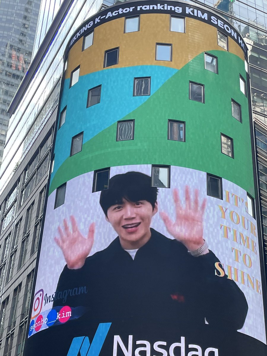 Kim Seon Ho in Time Square in NY is up now. 💙
Photo 2
#KimSeonHo
#김선호
#선또뉴