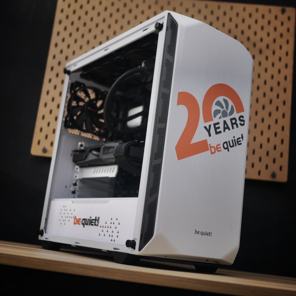 bequietFR's tweet photo. Il y a 20 ans, quel âge aviez-vous quand nous avons sorti notre premier produit ? 😌
📸 sur Instagram 👉 @tantricmods
#bequiet #anniversary #fxworld #bqsince02 https://t.co/bNc533YjRO