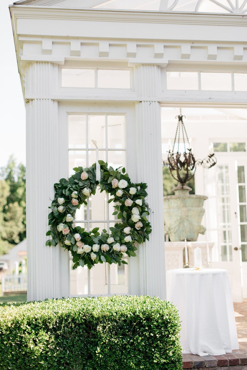 ☀️ Happy Labor Day, friends! We hope that everyone has a much needed day of rest doing something you enjoy!⁣
⁣
Venue + Coordination ◦ <a href="/heartwoodhall/">Heartwood Hall</a>
Photographer ◦ Kaitlyn Flint Photography⠀
