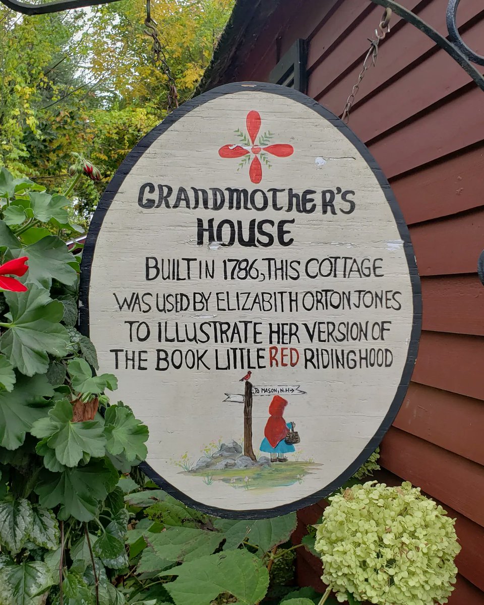 ARealGirlReview's tweet photo. Read all about this great place that inspired the illustrations for Little Red Riding Hoods adventure. And more places to visit this #fall
#newhampshire
#picketyplace
#restaurants
#NewEngland
⬇️⬇️
https://t.co/5miBfLBwkV https://t.co/OO9uYbik1J