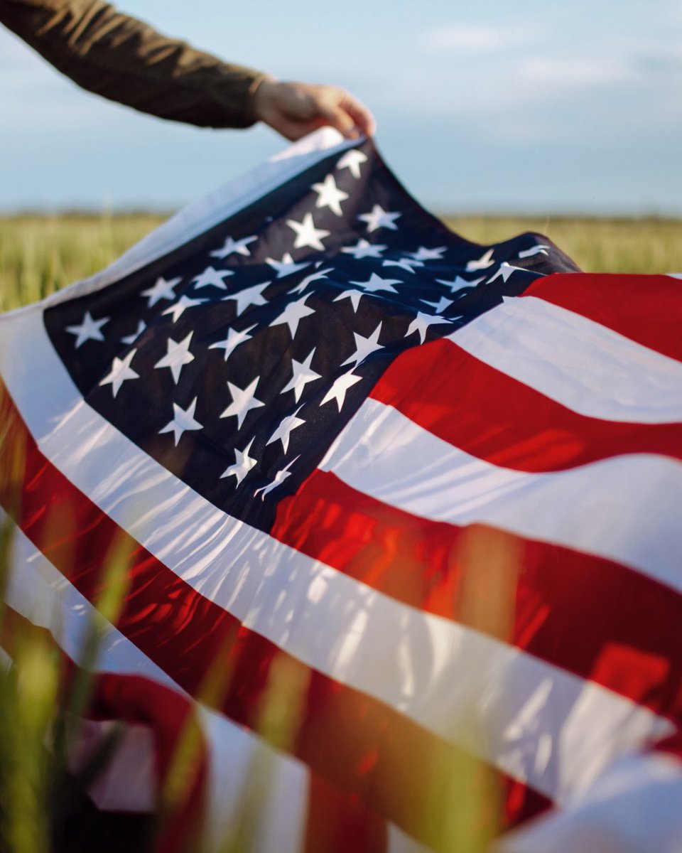 harryhharrisonj's tweet photo. Happy Labor Day! Today we pay tribute to those who improve our country through hard work and dedication. I hope you enjoy celebrating with friends and family at the backyard barbecues. https://t.co/cLEEdwiFXN
