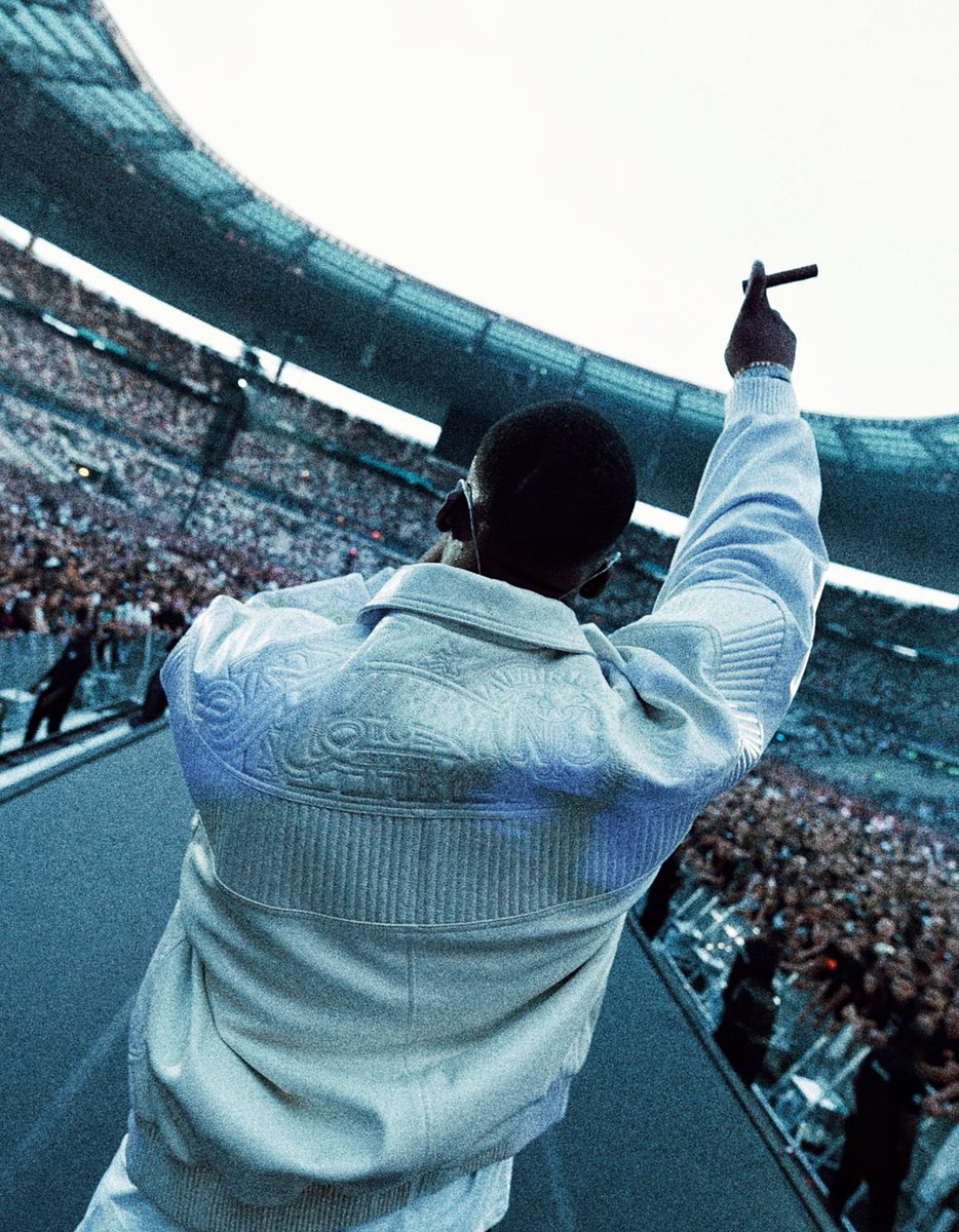 Sdm__92's tweet photo. 03.09.22… Le gang s’en souviendra ! Merci aux #92i @booba #StadeDeFrance 🩸🏴‍☠️ https://t.co/3Rwm5iGa99