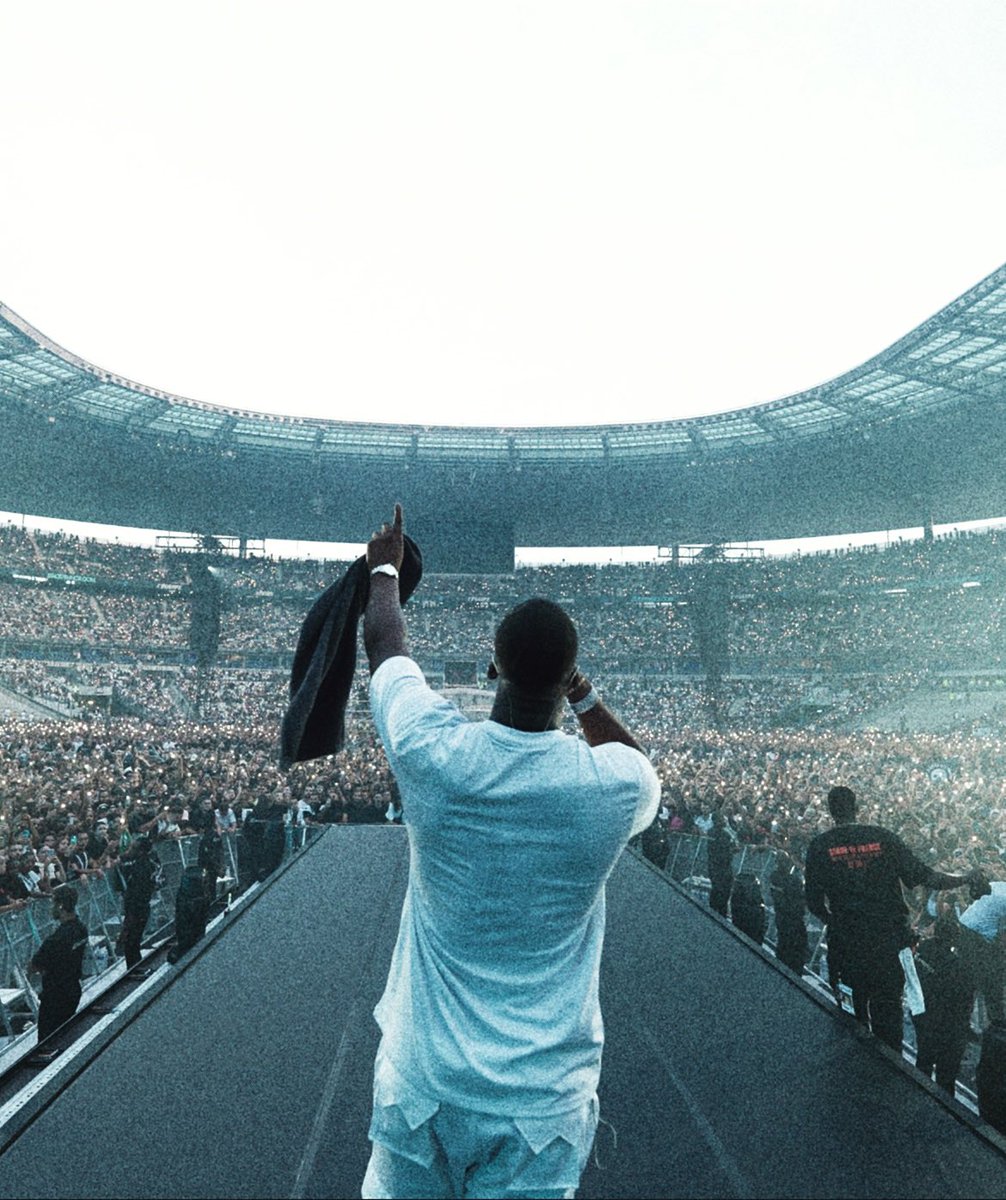 Sdm__92's tweet photo. 03.09.22… Le gang s’en souviendra ! Merci aux #92i @booba #StadeDeFrance 🩸🏴‍☠️ https://t.co/3Rwm5iGa99