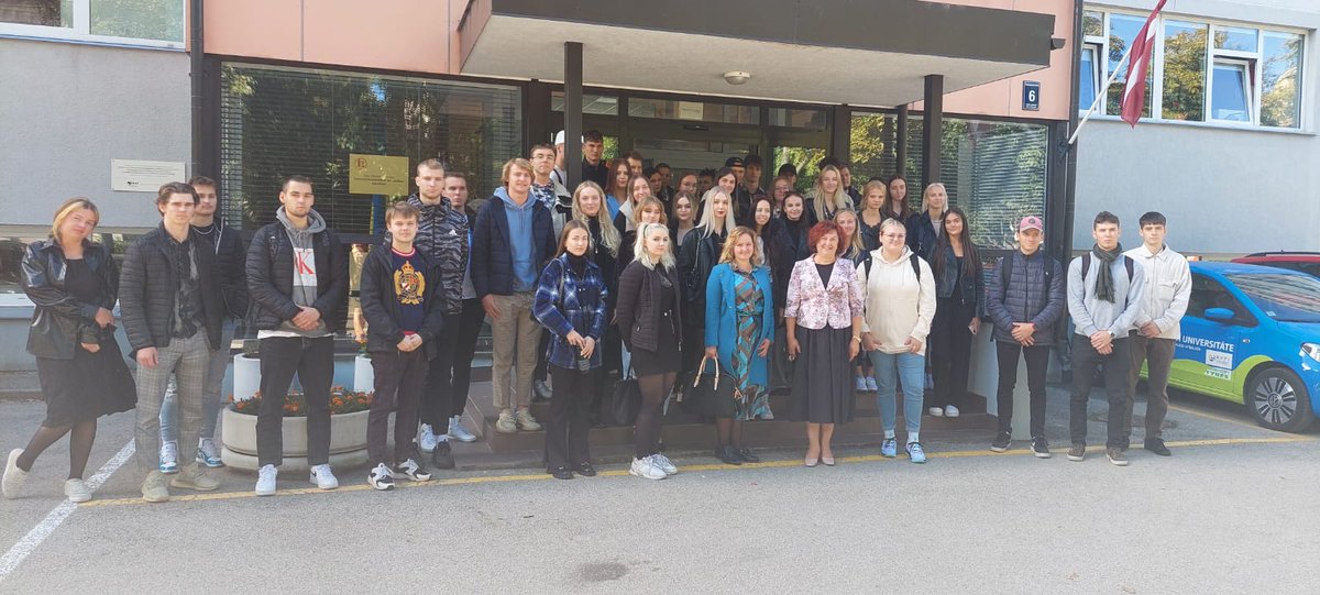 RTU_SESMI's tweet photo. SESTEL katedra sveic 102 jaunuzņemtos studentus jauno studiju gadu uzsākot! Programmas direktore Ingūna Jurgelāne-Kaldava visiem studentiem novēl pēc dažiem gadiem saņemt diplomu par augstāko izglītību un kļūt par profesionāliem loģistikas vai starptautisko sakaru vadītājiem. https://t.co/IxHDbAKySV