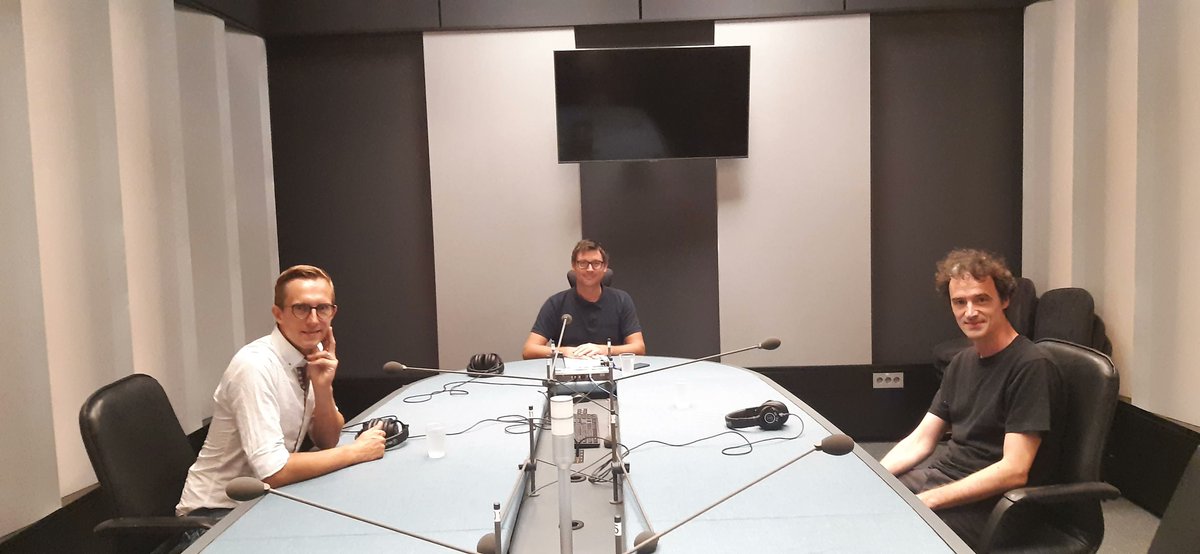 Prvi program Radia Slovenija (@radioprvi) on Twitter photo Na čelu 🇬🇧 bo spet premierka. Kaj Liz Truss prinaša Otoku in kaj 🇪🇺? V #StudioOb17h tudi o dediščini Borisa Johnsona in posledicah brexita. Voditelj <a href="/luka_robida/">Luka Robida</a> in gostje: Mojca Belak, @AndrejaPegan, @rokspruk in <a href="/Jan_Grobovsek/">Jan Grobovšek</a>. 🔉buff.ly/3Qs0gpz Na čelu 🇬🇧 bo spet premierka. Kaj Liz Truss prinaša Otoku in kaj 🇪🇺? V #StudioOb17h tudi o dediščini Borisa Johnsona in posledicah brexita. Voditelj <a href="/luka_robida/">Luka Robida</a> in gostje: Mojca Belak, @AndrejaPegan, @rokspruk in <a href="/Jan_Grobovsek/">Jan Grobovšek</a>. 🔉buff.ly/3Qs0gpz