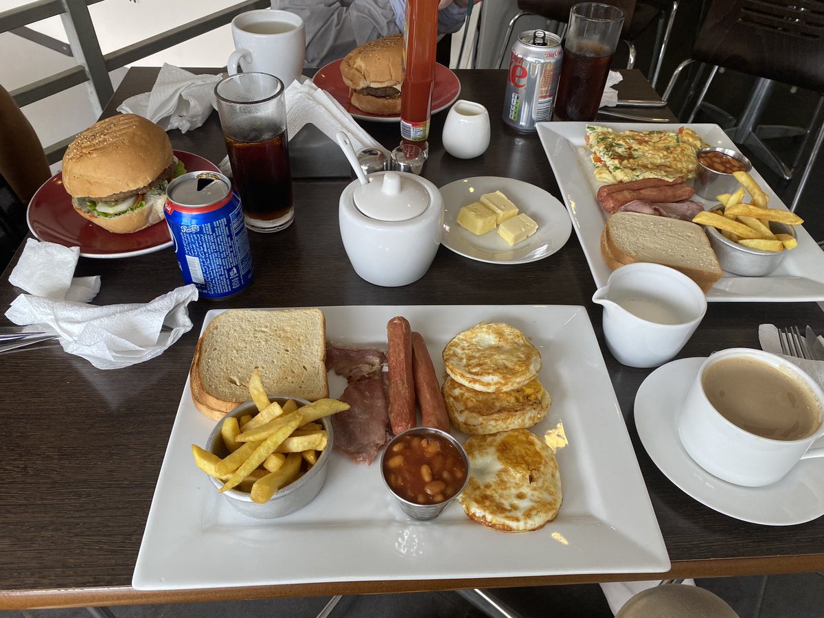 Wdish2021's tweet photo. 西アフリカのとあるカフェ
Full Englishなるセットをオーダーしたら
1500円くらいした

感じのいいカフェなので、席代が高いかな

#海外カフェ
#アフリカフェ
#アフリカカフェ
#おそとごはん
#FullEnglish https://t.co/x3Aq5uLKKW
