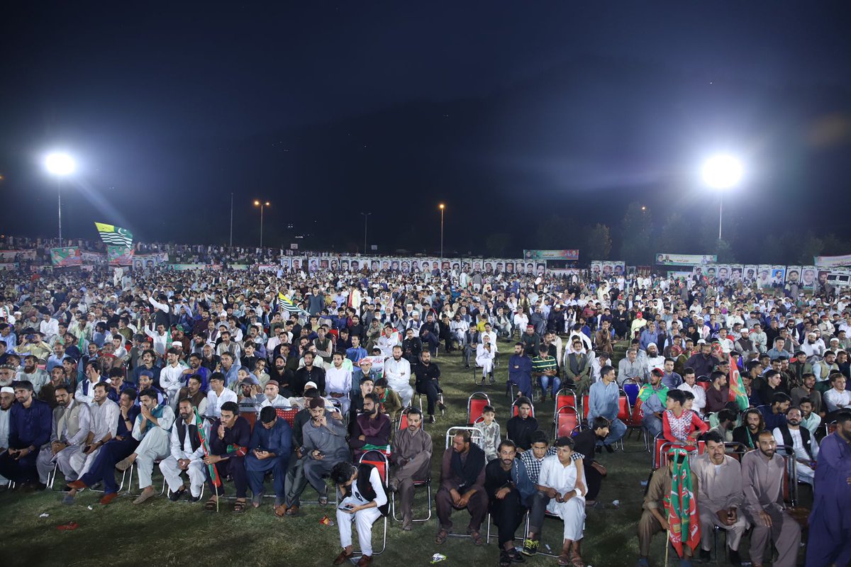 PTIAJK_Official's tweet photo. وزیراعظم آزاد حکومت ریاست جموں و کشمیر و صدر تحریک انصاف آزاد کشمیر سردار تنویر الیاس خان کے ہمراہ وزراء حکومت، ممبران اسمبلی اور تحریک انصاف کے سینئر رہنماء سٹیج پر موجود۔

 #PMTanveerIlyasKhan
#PTIAJKGovt #PTIAJK #BaghJalsa https://t.co/qcEEDISm5g