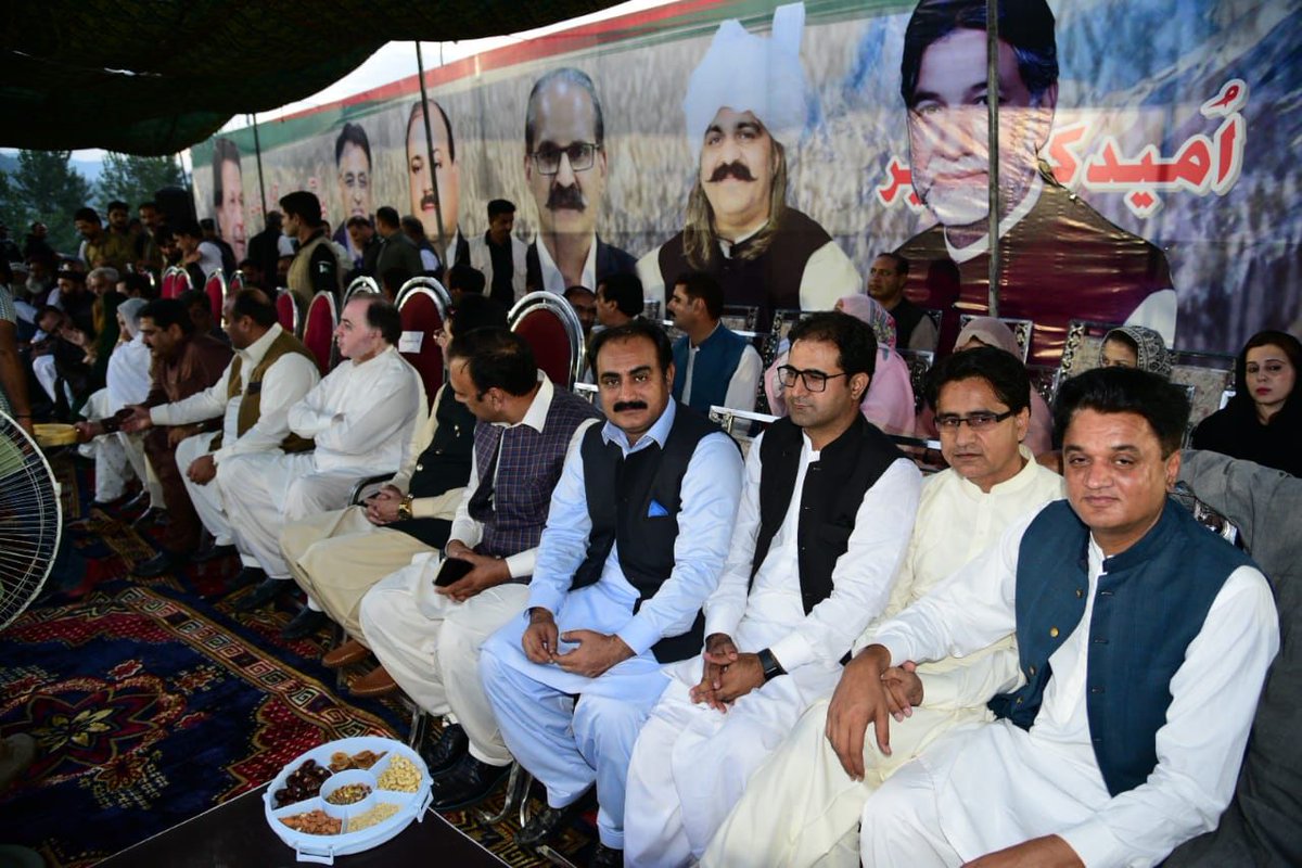 PTIAJK_Official's tweet photo. وزیراعظم آزاد حکومت ریاست جموں و کشمیر و صدر تحریک انصاف آزاد کشمیر سردار تنویر الیاس خان کے ہمراہ وزراء حکومت، ممبران اسمبلی اور تحریک انصاف کے سینئر رہنماء سٹیج پر موجود۔

 #PMTanveerIlyasKhan
#PTIAJKGovt #PTIAJK #BaghJalsa https://t.co/ejWIUP83O9