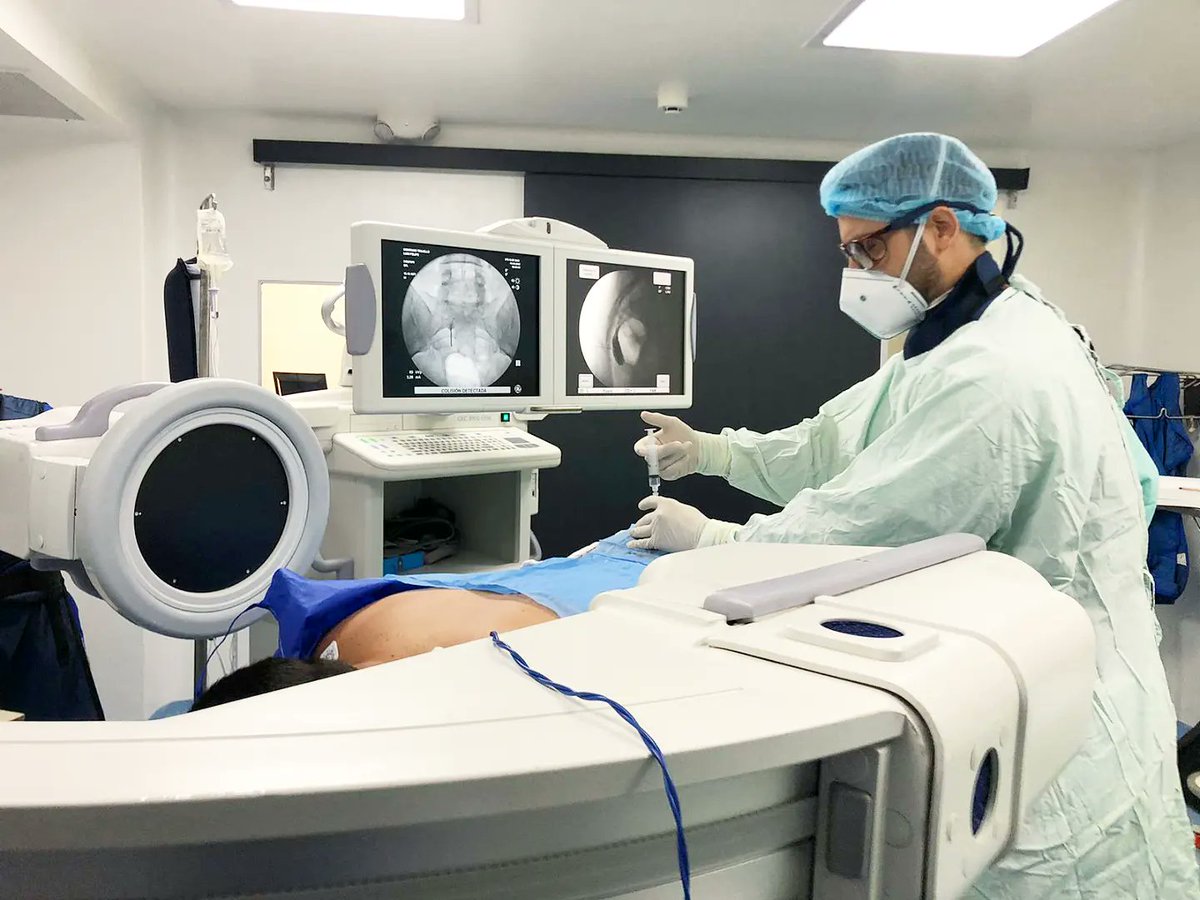 DrWalterOsorio's tweet photo. Intervencionismo en Dolor 🙌🏻 

Usamos equipos de última generación como guía para los procedimientos: Angiografía, ecografía, fluoroscopio y/o TAC ☢️

📲 Agenda tu #cita ahora al 317 3913041 
🏥 Centro Médico Farallones, Consultorio 803 
📍Calle 9C #50-25, Cali 🇨🇴
@DrWalterOsorio https://t.co/7QZVmayyWE