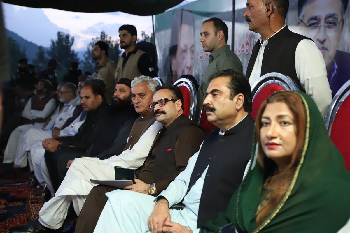 PMOAJK's tweet photo. وزیراعظم آزاد حکومت ریاست جموں و کشمیر و صدر تحریک انصاف آزاد کشمیر سردار تنویر الیاس خان کے ہمراہ وزراء حکومت، ممبران اسمبلی اور تحریک انصاف کے سینئر رہنماء سٹیج پر موجود۔

 #PMTanveerIlyasKhan
#PTIAJKGovt #PTIAJK #BaghJalsa https://t.co/xcRRkp06dB