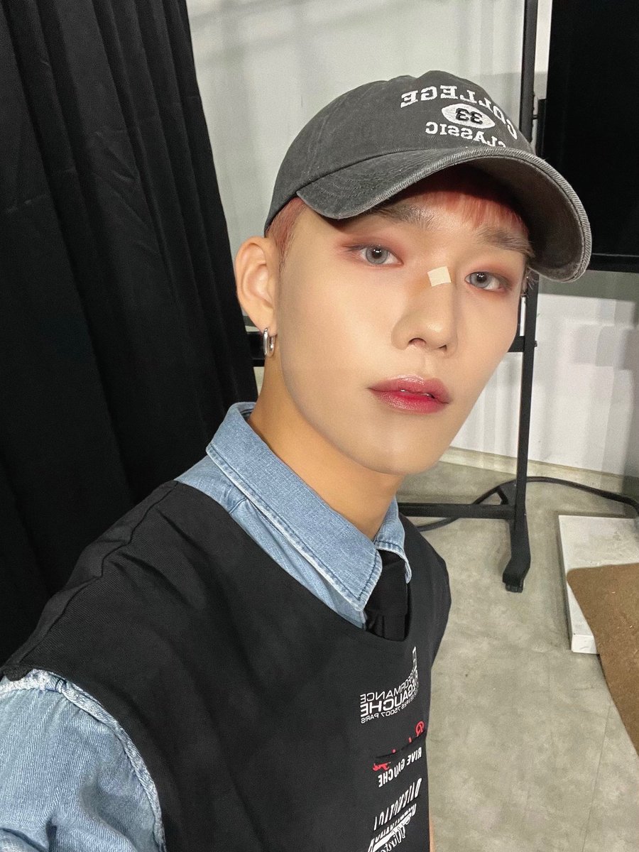forevercix's tweet photo. #승훈 #CIX 🌌 FNS https://t.co/XnkK8scn8Z