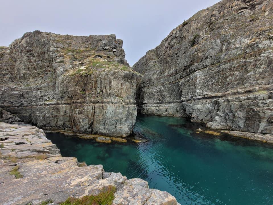 AlexGibsonNL's tweet photo. What a day for a hike on Mad Rock.
Newfoundland and Labrador, likely a province that has the best hikes in Canada. Prove me wrong.
#LoveNL #MadRock #BayRoberts https://t.co/n8IbCqCuWR