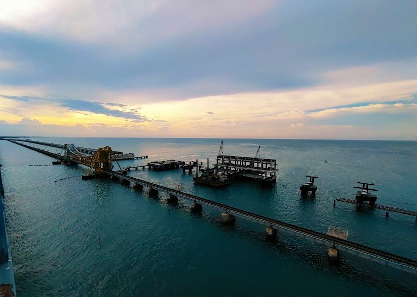 811GK's tweet photo. New Pamban railway bridge, Tamil Nadu 🇮🇳 https://t.co/TsrKHHiRPQ