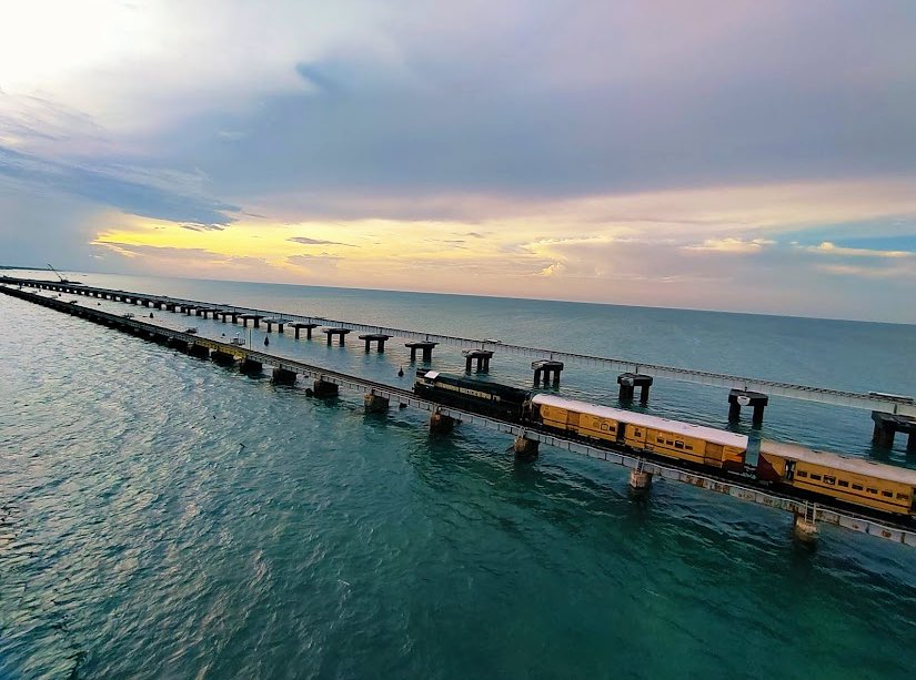 811GK's tweet photo. New Pamban railway bridge, Tamil Nadu 🇮🇳 https://t.co/TsrKHHiRPQ