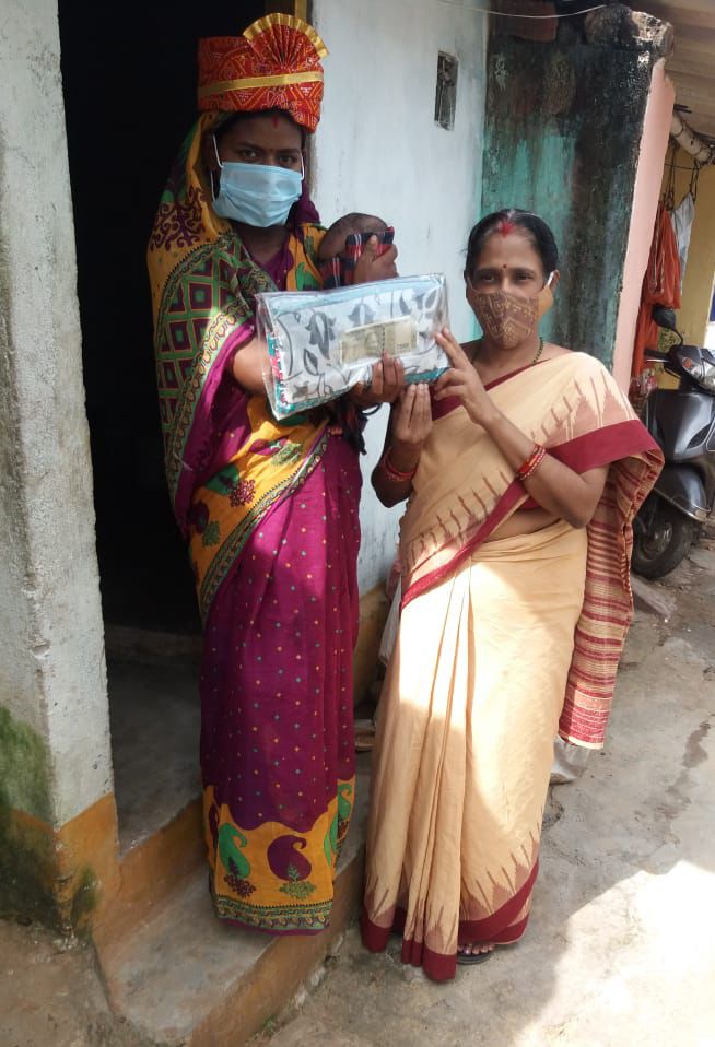 SMEOdisha's tweet photo. A teacher by profession, a change maker by choice; Meet Smt Ratna Manjari Dash, Govt UPS, IRC village of Bhubaneswar who is on a mission to change the lives of underprivileged children around her and empower them by teaching them important life skills. https://t.co/eogoF2fFY3