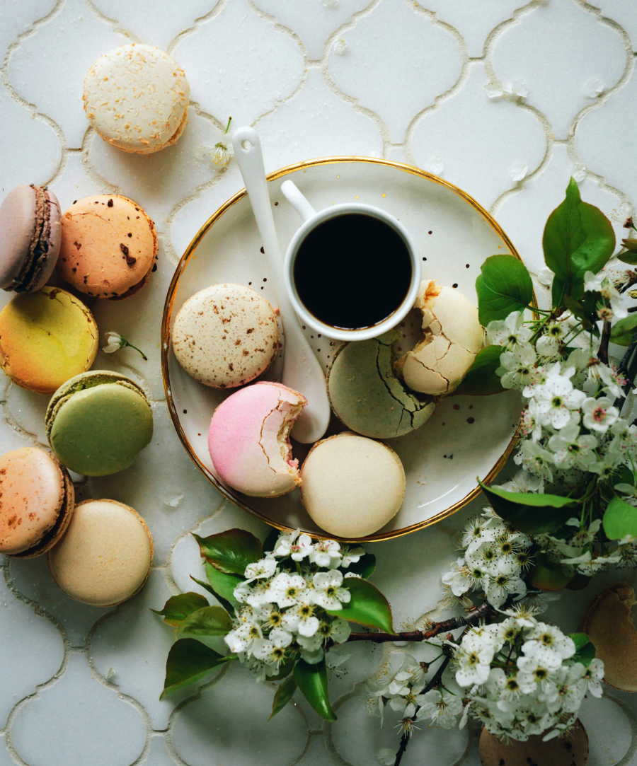CapelliLaVita1's tweet photo. The best way to start a Monday a cup of coffee and a selection of Macarons.
#capellilavita #savourlavita #macaronmonday #macaron #macaronlover #macaronstagram #macaronlove #macaronsofinstagram #macaronbox https://t.co/KfT3Fxrkz7
