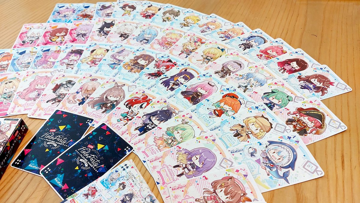 赤井はあと ,天音かなた ,がうるぐら ,姫森ルーナ ,星街すいせい ,宝鐘マリン ,戌神ころね ,桐生ココ ,クレイジー・オリー ,湊あくあ ,桃鈴ねね ,ムーナ(ホロライブ) ,森美声 ,紫咲シオン ,猫又おかゆ ,一伊那尓栖 ,大神ミオ ,さくらみこ ,白上フブキ ,不知火フレア ,白銀ノエル ,小鳥遊キアラ ,常闇トワ ,潤羽るしあ ,兎田ぺこら ,ワトソン・アメリア ,夜空メル ,雪花ラミィ 「今回新たにデザインしたトランプで、ほとんどのキャラを入れましたぞ!!ちょっとだけ」|Mocha＠風林火山✈️冬コミ1日目東シ44abのイラスト