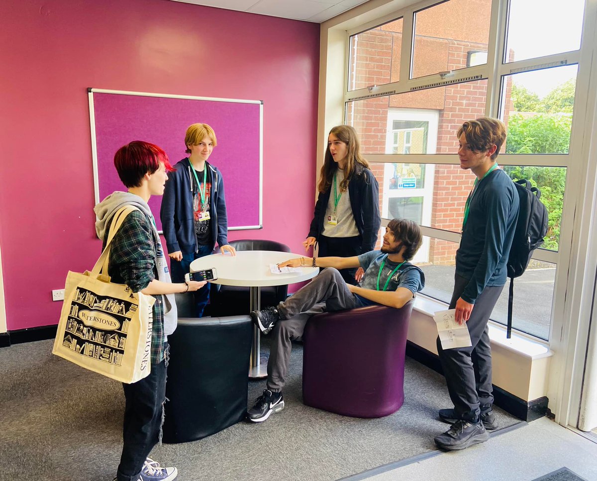 kgvsixthform's tweet photo. Courses commenced, friendships formed and memories made - what a great #firstdayatcollege! Welcome to KGV everyone! https://t.co/niXjROEZoE