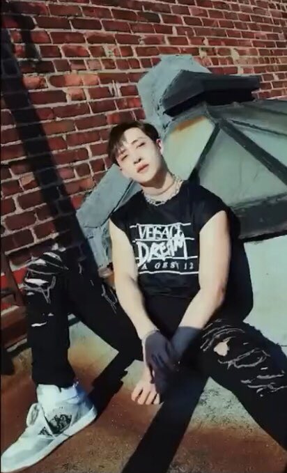 EB0YBCHAN's tweet photo. i'm not ready for this bang chan https://t.co/oTF9vd2E3G