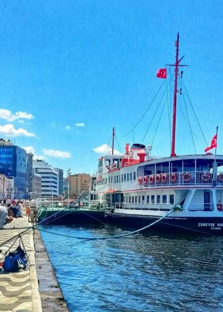MCouple34's tweet photo. Ses ver güzel İzmir 🤩 Sendeyiz 🛳 🌊 https://t.co/BAwu1zbb0y