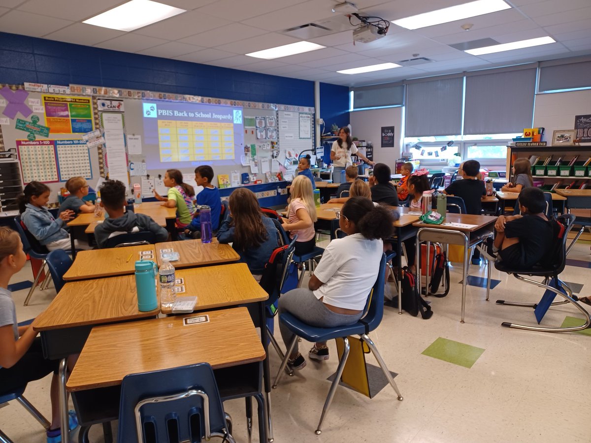 Students in 3C enjoyed a game of Jeopardy to end the week reviewing Oak Ridge PBIS expectations. Lots of cash was given out, Mustang Money that is! #oakridgemustangs