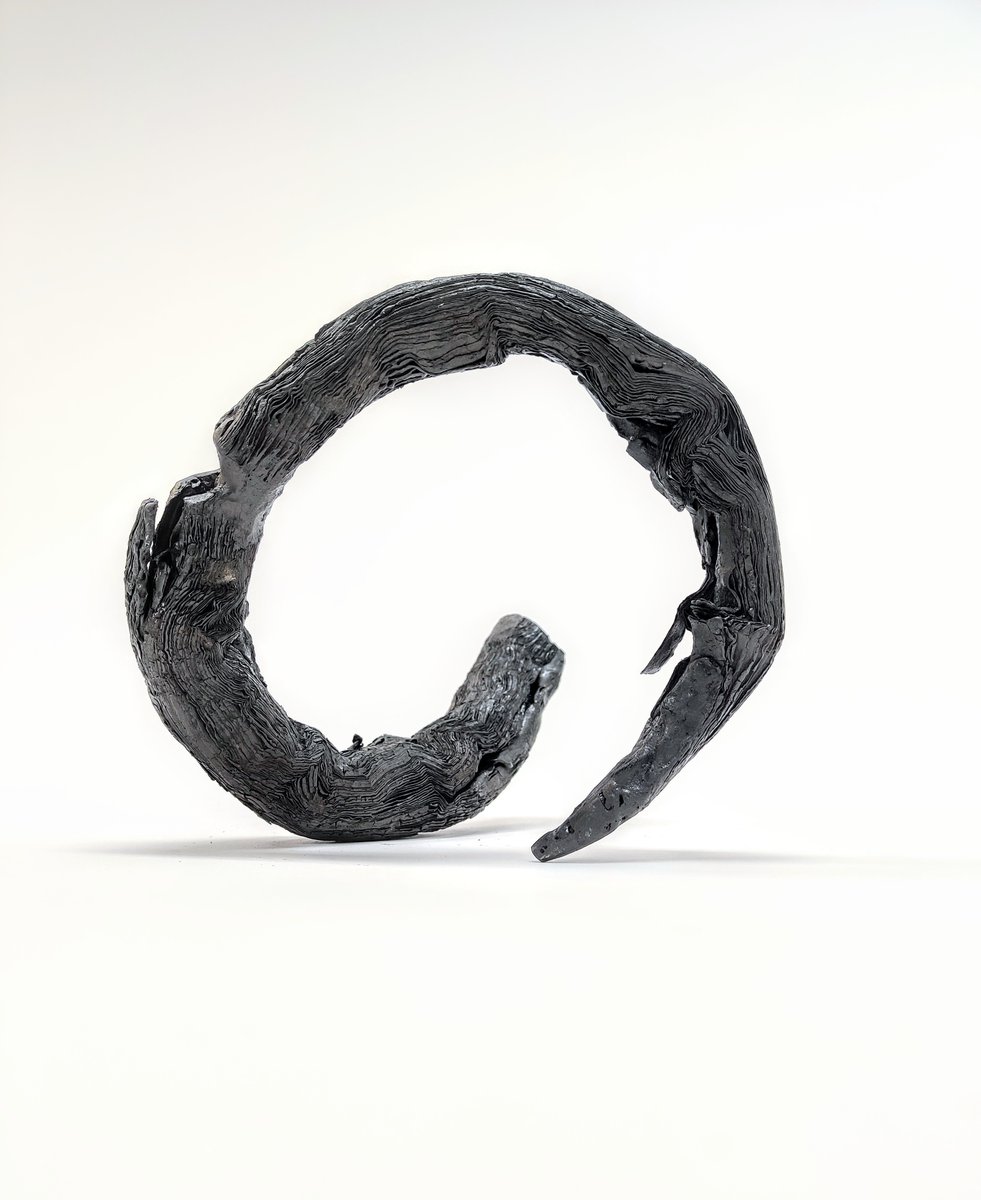 The Queue: Janne Peltokangas, a Sámi artist based in Finnish Lapland, forms hot metal into sculptures inspired by his ancestral lands. In The Queue, he shares his homeland's culture, his favorite artists, and how memory and intuition guide his work. 
craftcouncil.org/post/queue-jan…