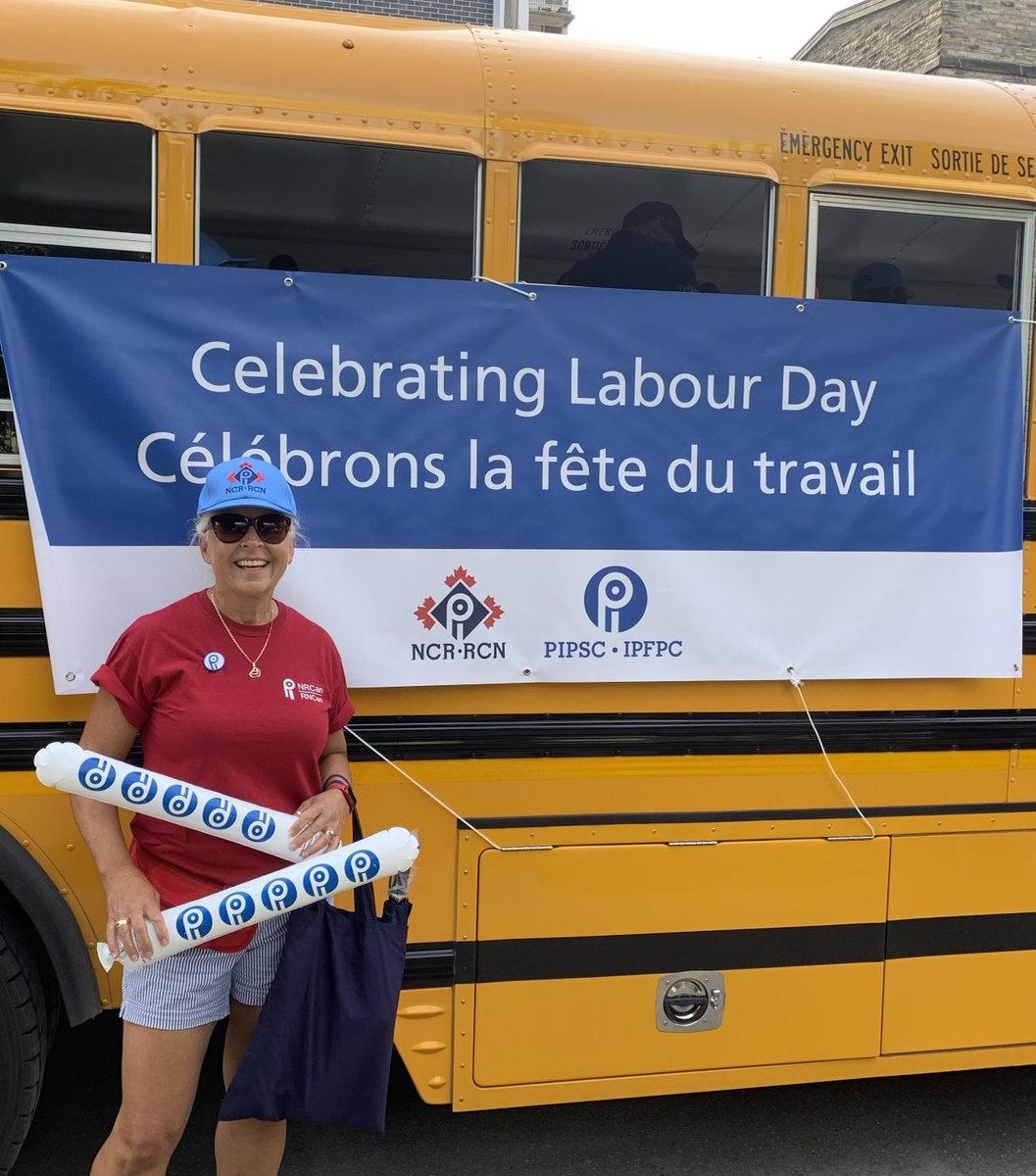 SylviaSTB's tweet photo. Downtown Ottawa ⁦@PIPSC_IPFPC⁩ getting ready for the Labour Day Parade https://t.co/X1f1gNBrir