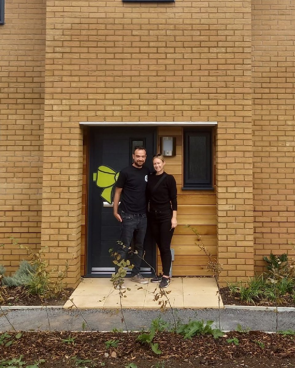 Curo_Sales's tweet photo. All the #mondaymotivation we need💚💚💚

Congratulations to this lovely couple on your new home 💚

We wish you all the happiness in your new home! #homesfordgood 

https://t.co/DmDI26pIp6 https://t.co/6VkeHtXFB3