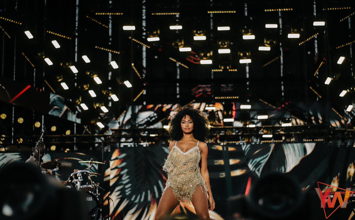 [ 𝗚 𝗔 𝗟 𝗘 𝗥 𝗜 𝗔 ]
⚡ <a href="/Belen__Aguilera/">Belén Aguilera</a> y <a href="/NiaCorreia/">NIA</a> demostraron su girl power sobre el escenario del #CCME 2022 ⚡

¡Disfruta de las mejores imágenes de sus increíbles shows!

Álbum completo ➡ flickr.com/photos/yourway…

📸 <a href="/Rocio_ML_/">Rocío Muñoz</a>