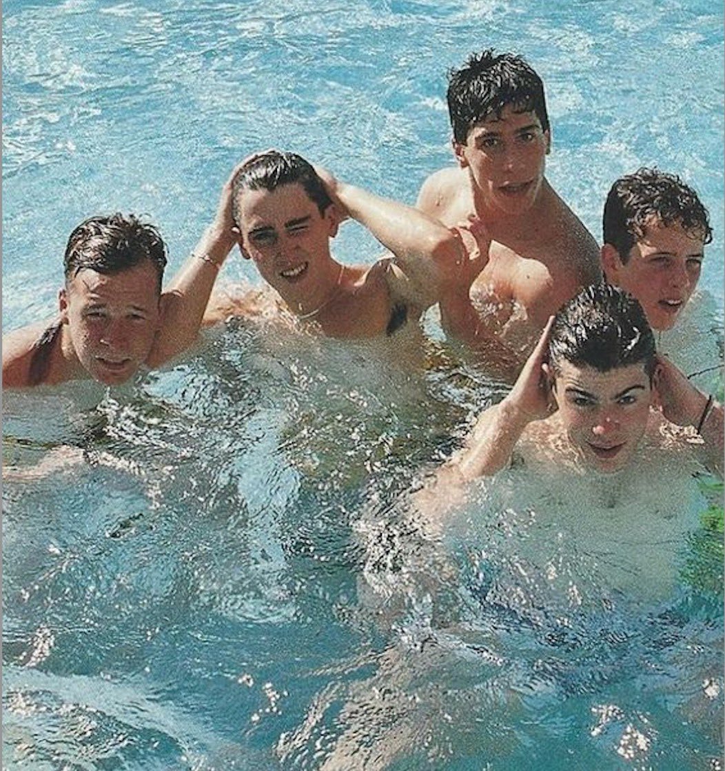 NKOTB's tweet photo. Wishing you all a very happy and safe Labor Day! Enjoy the end of your summer, Blockheads ☀️ https://t.co/3k8ikw6jGL
