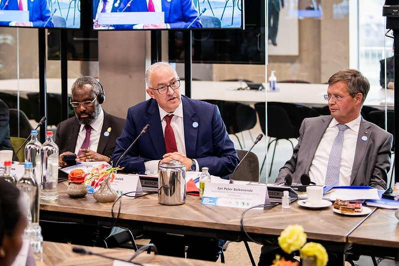 Resilient Rotterdam (@resilientrdam) on Twitter photo Vandaag waren wij aanwezig bij de Africa Adaptation Summit in <a href="/rotterdam/">Gemeente Rotterdam</a>. Wij zijn trots dat deze Top in Rotterdam plaatsvond. Onze stad is een goed voorbeeld van adaptatie en een bron van inspiratie.
#GCA2022 #climateresilience #COP27 #ResilientRotterdam
Foto: <a href="/GCAdaptation/">Global Center on Adaptation</a> Vandaag waren wij aanwezig bij de Africa Adaptation Summit in <a href="/rotterdam/">Gemeente Rotterdam</a>. Wij zijn trots dat deze Top in Rotterdam plaatsvond. Onze stad is een goed voorbeeld van adaptatie en een bron van inspiratie.
#GCA2022 #climateresilience #COP27 #ResilientRotterdam
Foto: <a href="/GCAdaptation/">Global Center on Adaptation</a>